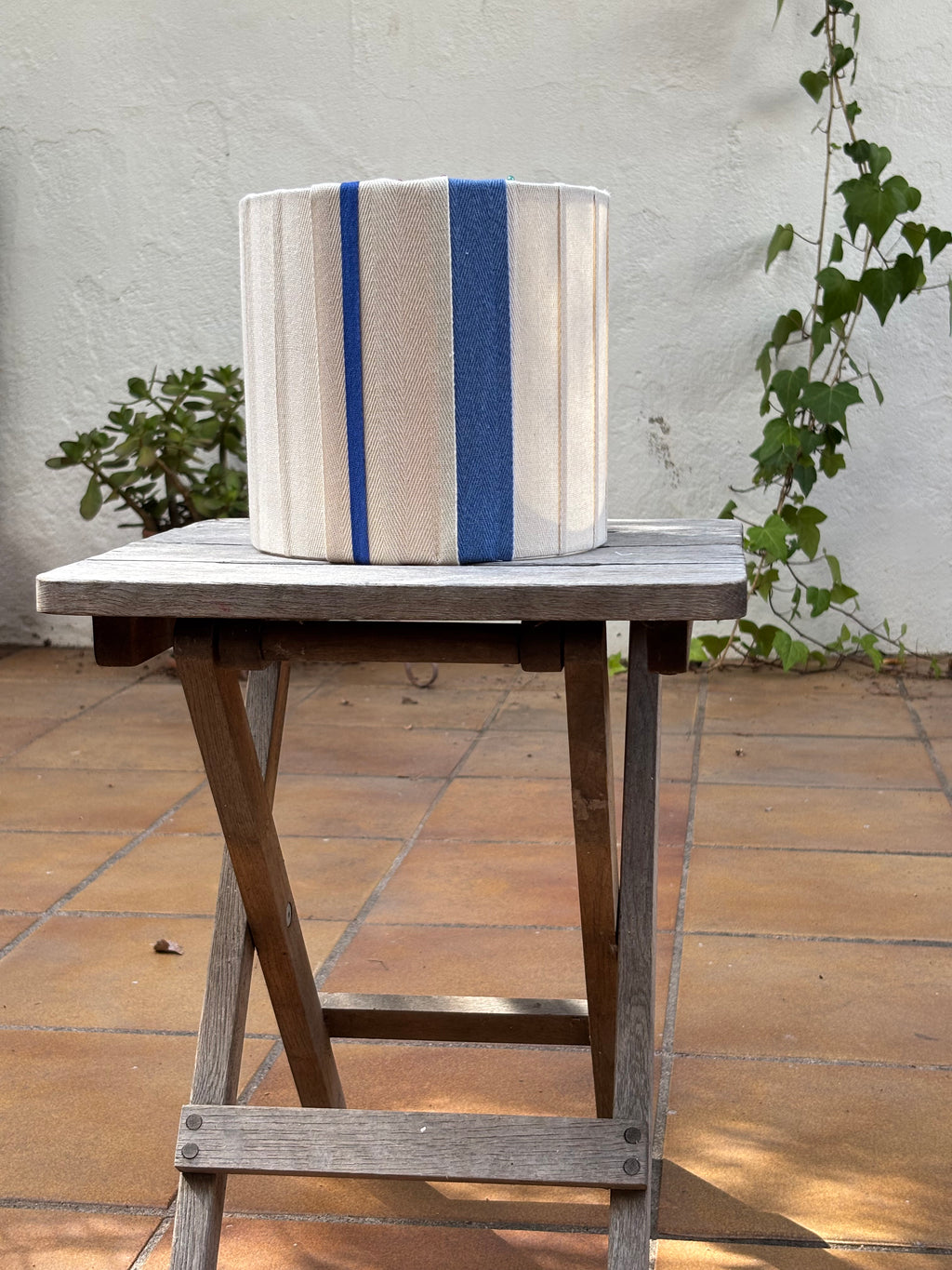 Pantalla Cintas azul eléctrico, beige, azul.
