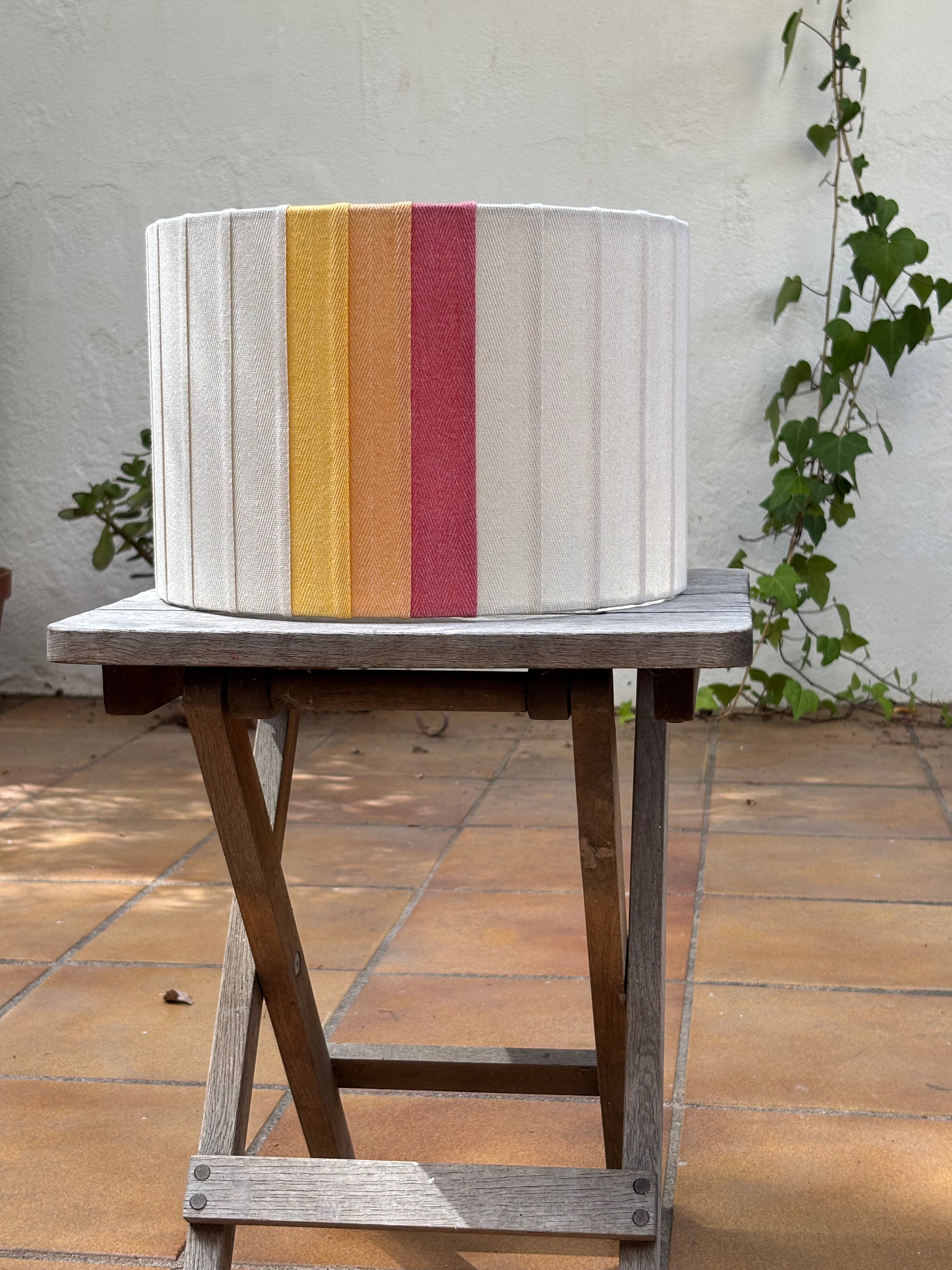 Pantalla Cintas amarilla,naranja y rosa.