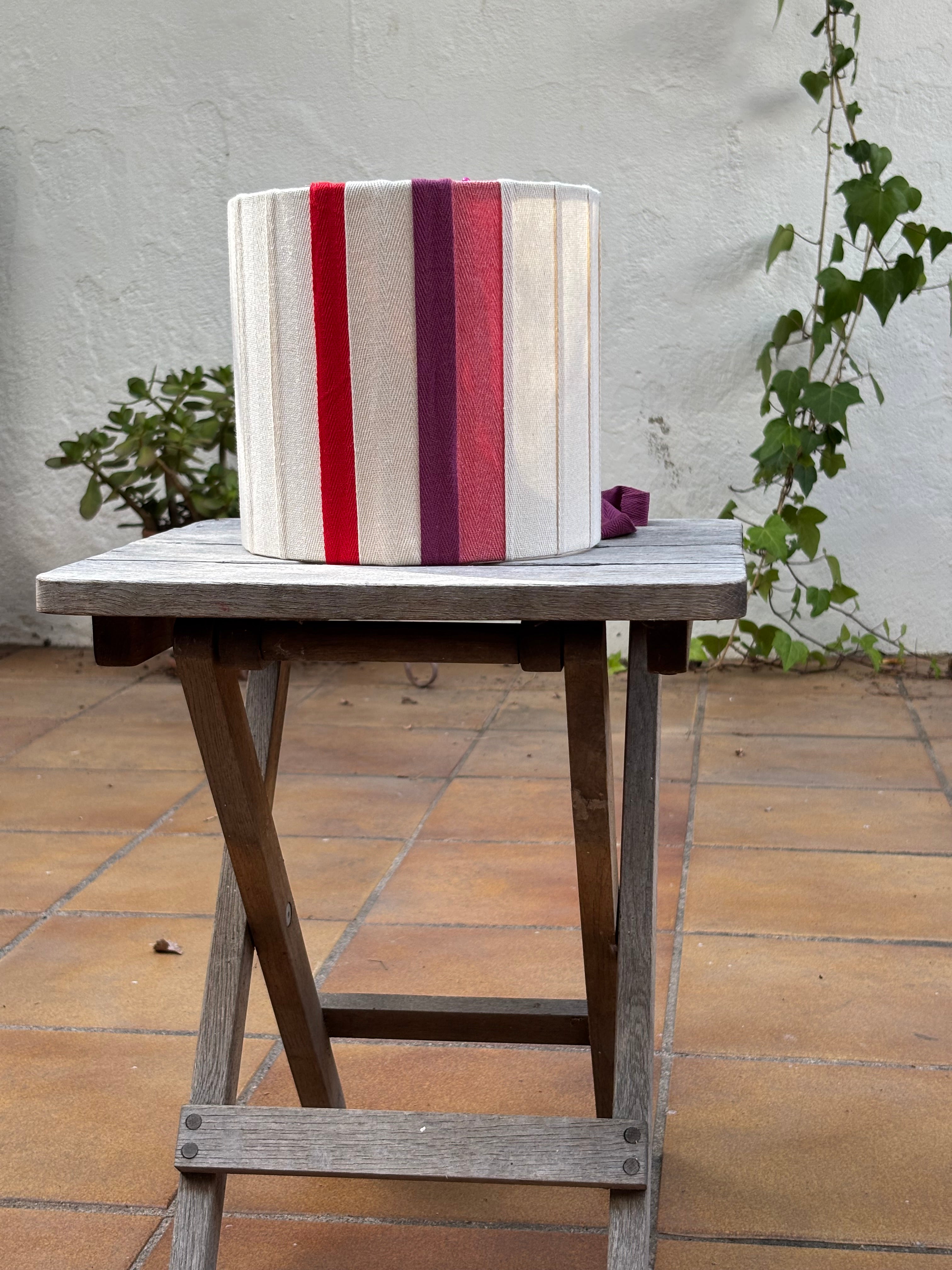 Pantalla Cintas rosa, beige, granate y rosa.